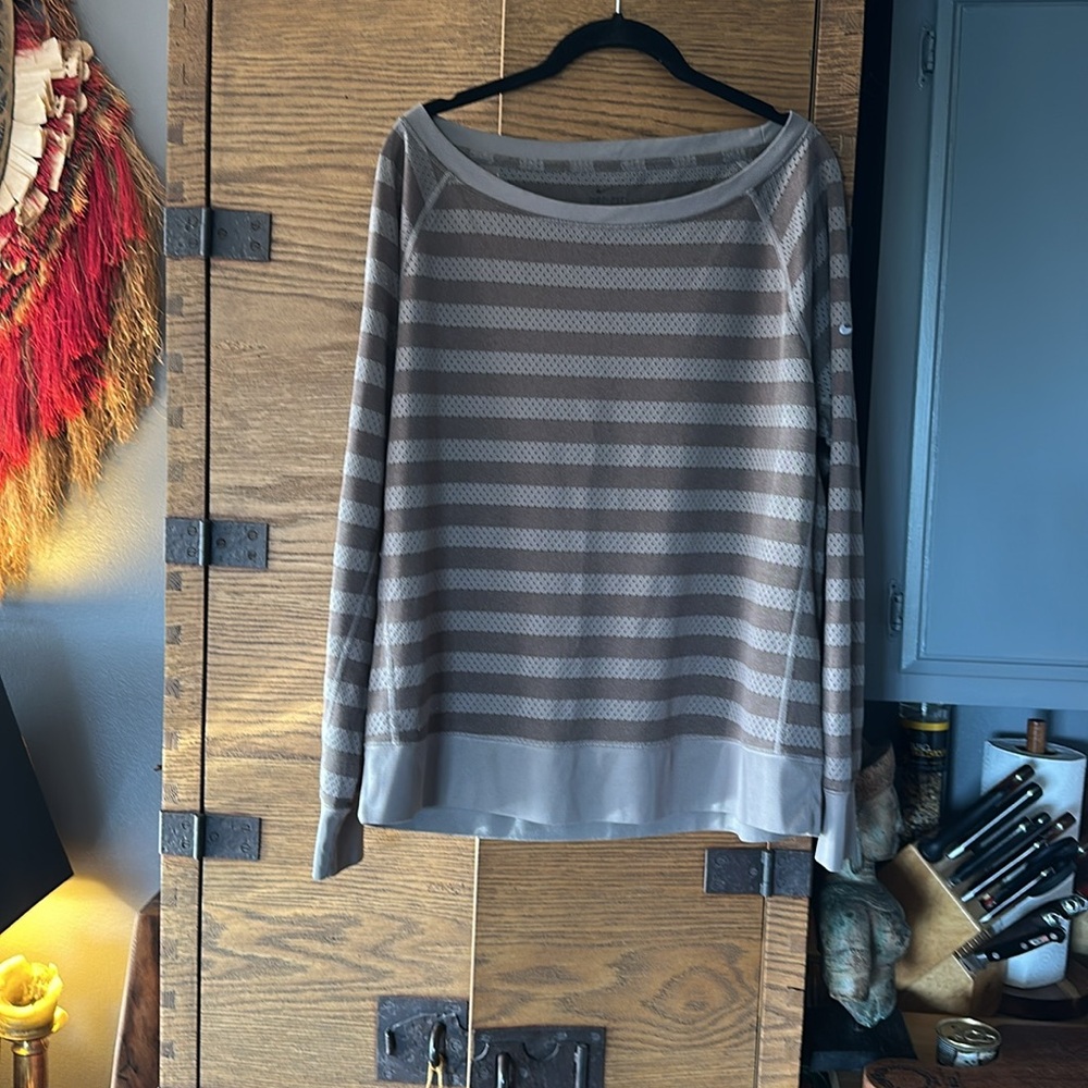 XL Nike dry fit top. Grey/army green colored. Striped and fishnet Scoop neck EUC